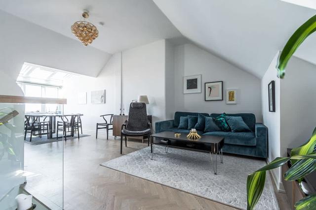 Södermalm Stockholmslägenhet med privat balkong och stadssilhuettutsikt
