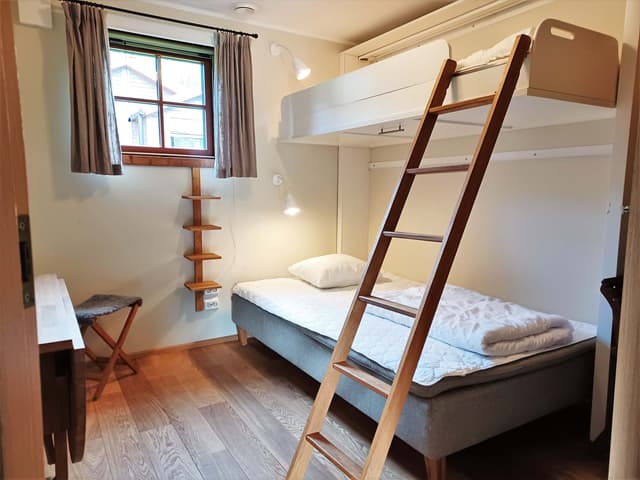 Fristående stuga i Åre Strand, Åre, med södervänd uteplats och öppen spis nära liftar och sjön