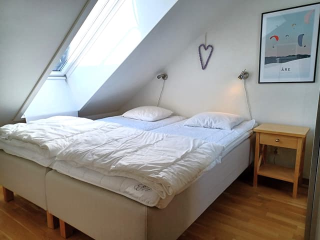 Tvåplanslägenhet i centrala Åre nära liftar, med matplats med sjöutsikt och flexibla sängar