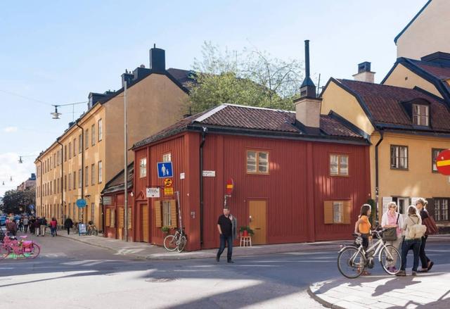 Södermalm studio apartment with modern furnishings and natural light.