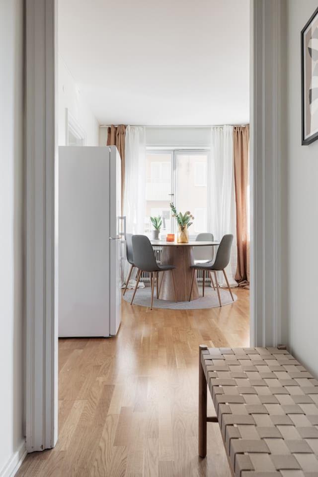 Cozy Hornstull studio in Södermalm with balcony and modern decor