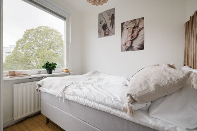 Tvåa med dubbla balkonger i Stockholm nära parker och city