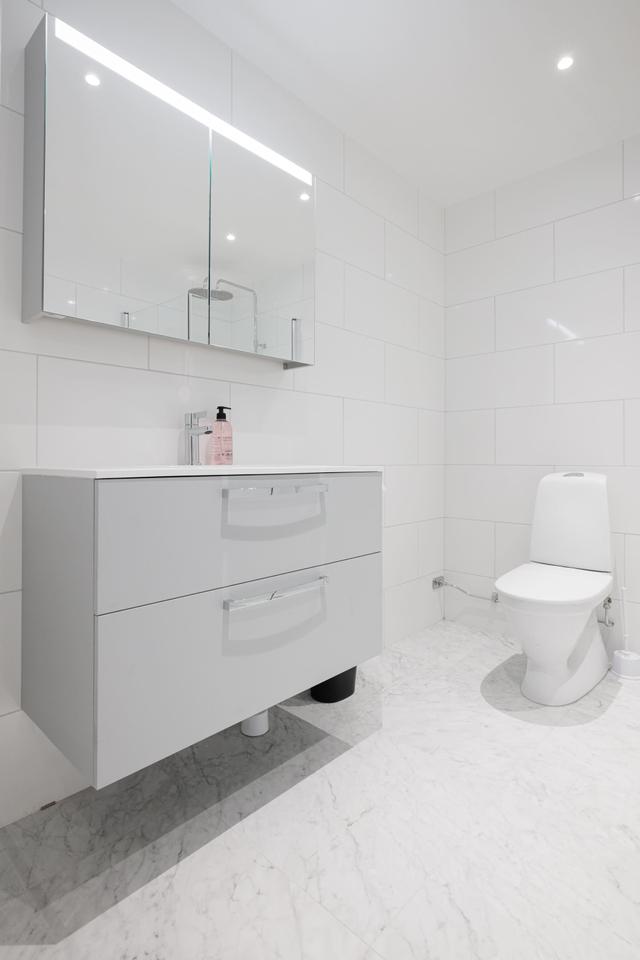 Balkongutsikt från modern SoFo-lägenhet i Södermalm, Stockholmsstad