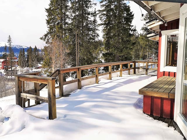 Semi-detached apartment in Björnen near ski lift and slopes, with south-facing patio and open living space