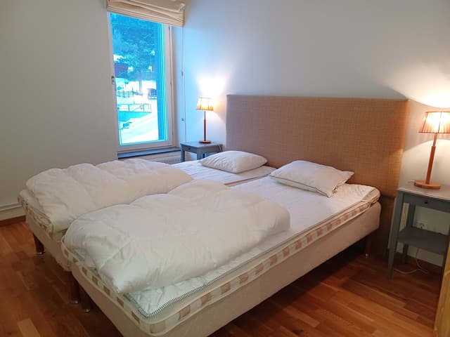 Skidlägenhet nära Åre torg med privat bastu, tre sovrum, skidförvaring och garageparkering