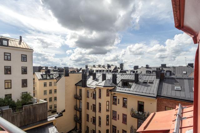 Top-floor apartment in Södermalm with city views and modern amenities.