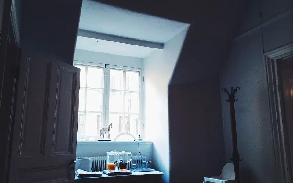 How does allowing short-term rentals affect the value of an apartment?