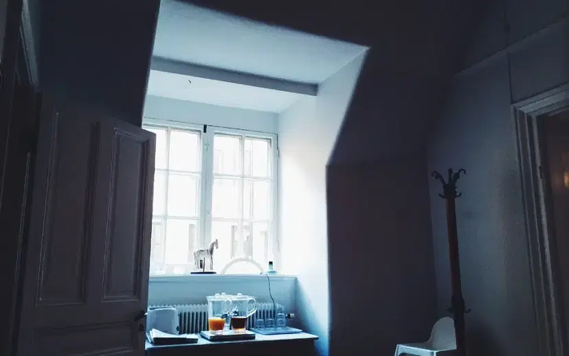 How does allowing short-term rentals affect the value of an apartment?