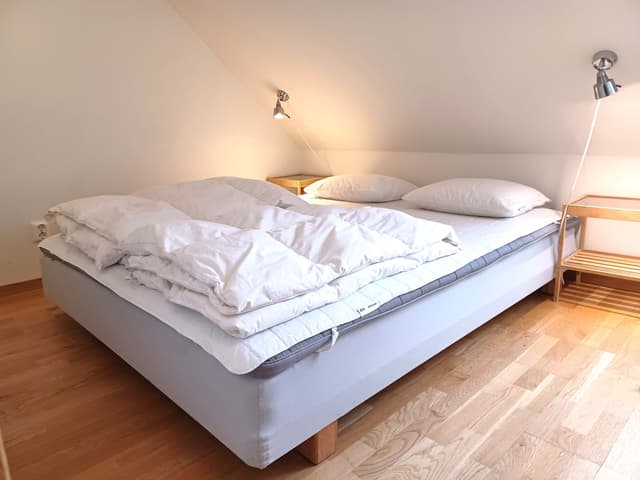 Two-story top-floor apartment in central Åre near ski lifts, with sauna, ski storage and garage parking