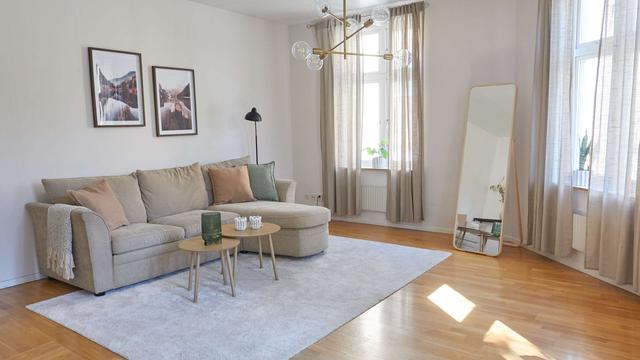 Interiör av ljus tvåsovrumslägenhet i centrala Östersund