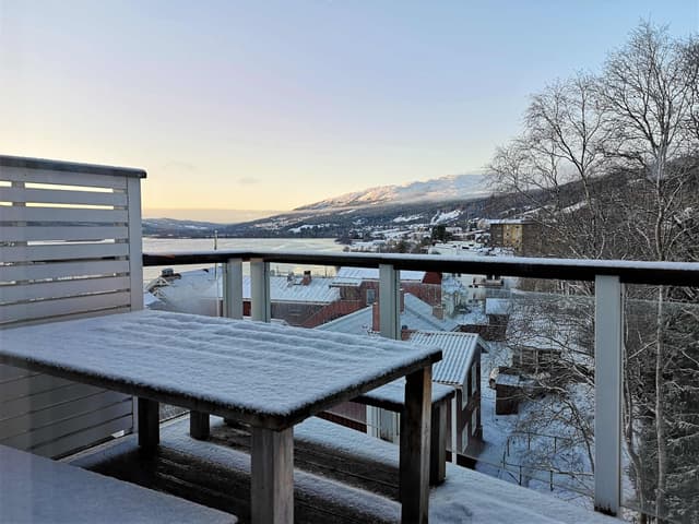 Duplexlägenhet i Åre med öppen spis, privat bastu, skidförvaring och garage i huset