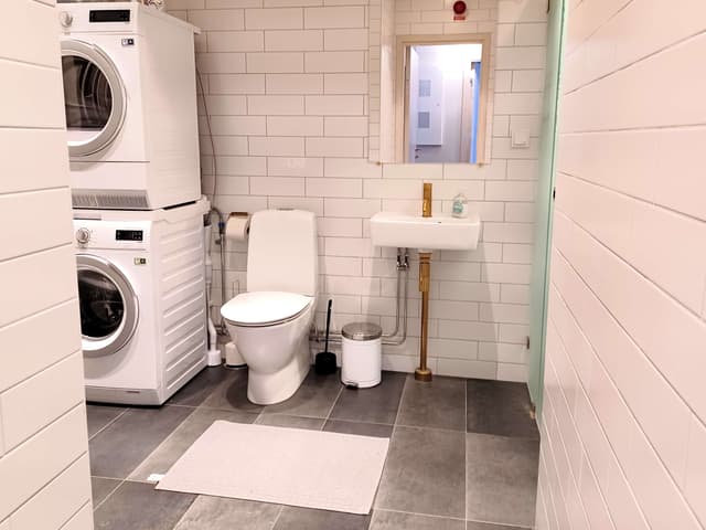 Modern lägenhet i Åre nära torget med öppen spis, privat bastu, balkong och nära till liftar.
