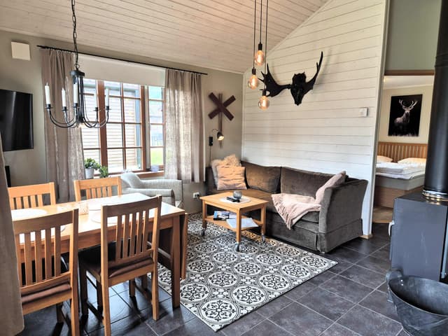 Detached cabin in Åre Strand near the lake with fireplace, patio, and easy walk to Åre slopes and cafés