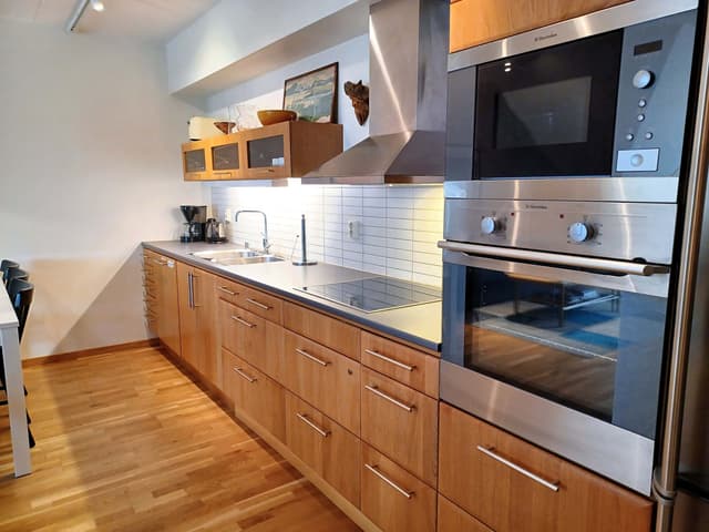 One-bedroom apartment in central Åre near ski lifts, square and restaurants, with balcony and garage parking