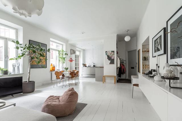 Two-bedroom apartment with private balcony overlooking courtyard in Vasastan, Stockholm