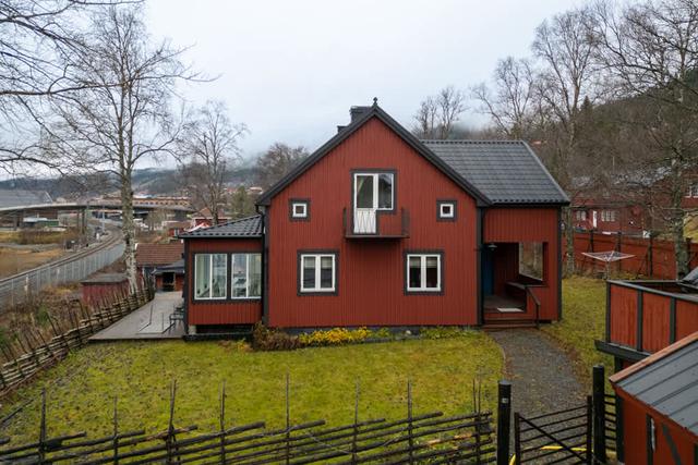 Åre skidhus exteriör, vy från balkong, bastu interiör, privat parkering