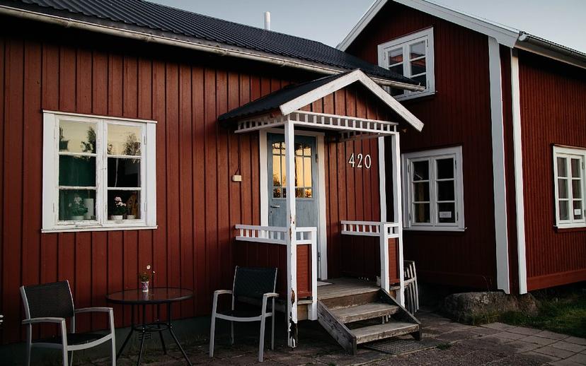 What should a cabin include when renting it out?