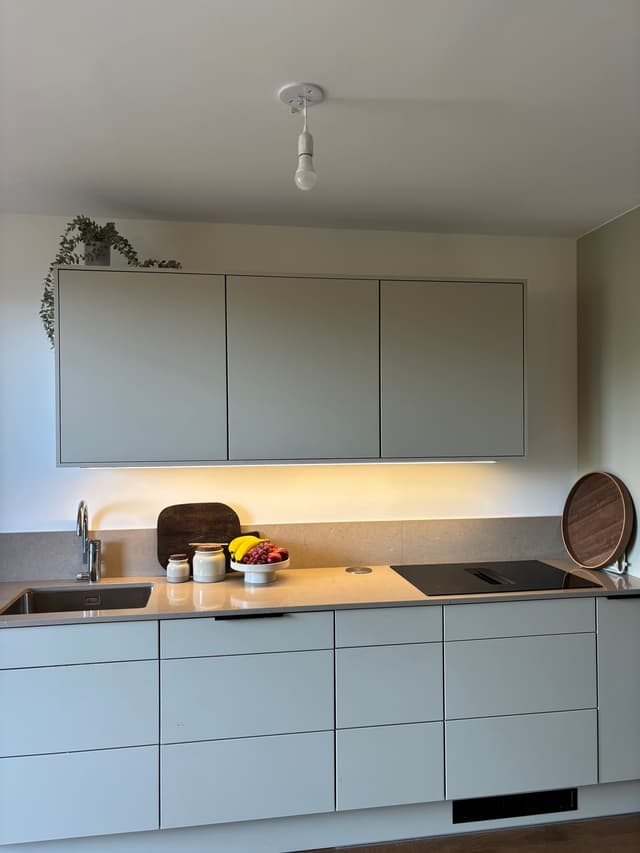 Nybyggd studio med balkong på Kungsholmen i centrala Stockholm, Sverige
