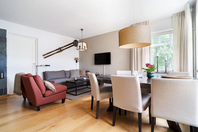 Dining area with stunning lake and mountain views in Åre