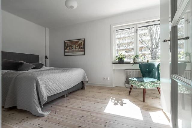 Södermalm Stockholmslägenhet med privat balkong och stadssilhuettutsikt