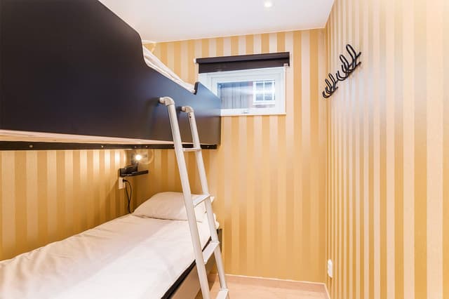 Apartment in Åre with south-facing patio, open-plan kitchen/living room, free parking and ski/bike storage