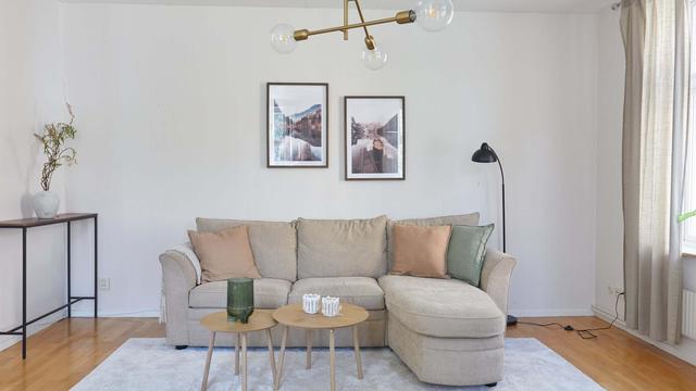 Interiör av ljus tvåsovrumslägenhet i centrala Östersund