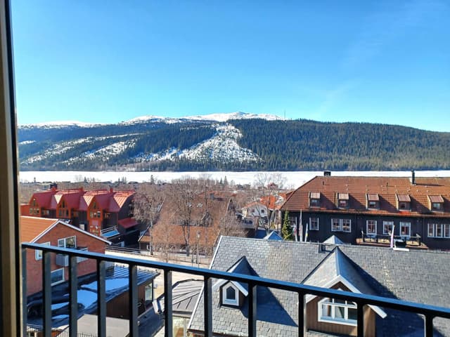Ljus lägenhet i Åre med sjö- och fjällutsikt, nära Bergbanan och skidområdet