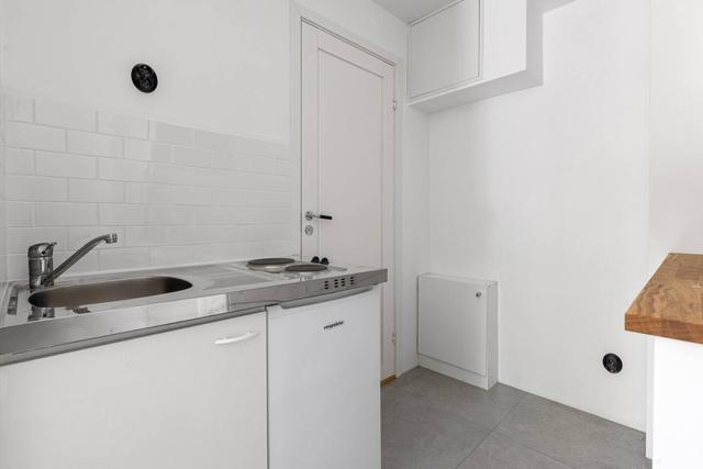 Cozy studio in a newly renovated house with modern amenities.