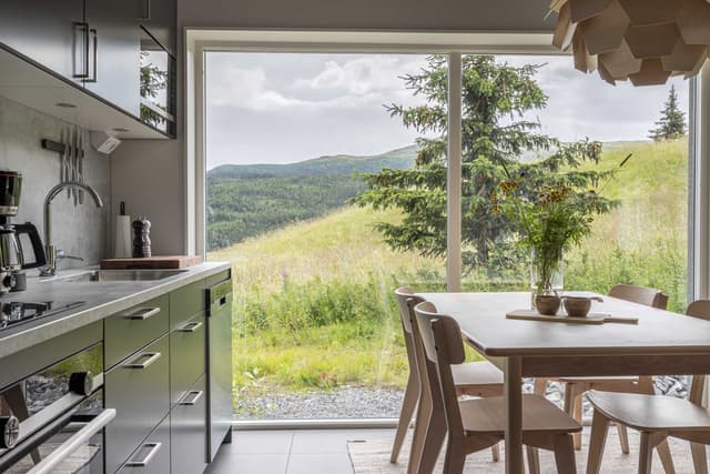 Modern villa i Årekläppen, Åre med sjö- och fjällutsikt, bastu och öppen spis