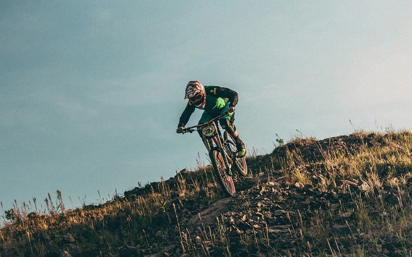 How does downhill biking work in Åre?