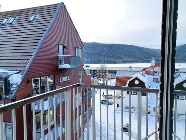 Apartment by Åre Square with private sauna, garage parking and ski storage near lifts and restaurants