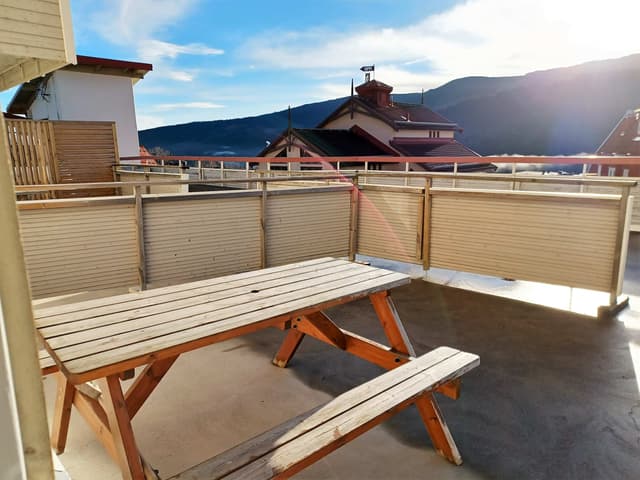 Lägenhet vid Åre torg intill backen med privat bastu och uteplats, nära liftar och byliv