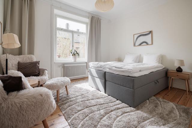 Ljust studiointeriör i St. Eriksplan nära Rörstrandsvägen.
