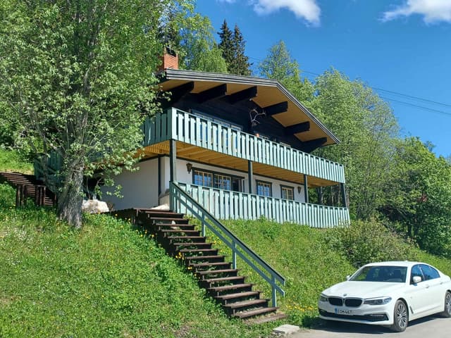 Rymlig lägenhet i Åre med södervänd uteplats med sjöutsikt, privat bastu och skidförråd