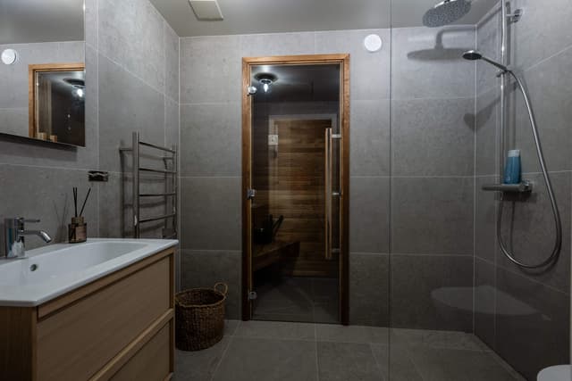 Interiör av Åre-lägenhet med privat bastu, gemensam lounge och skidförråd