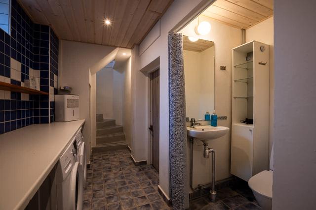 Åre skidhus exteriör, vy från balkong, bastu interiör, privat parkering