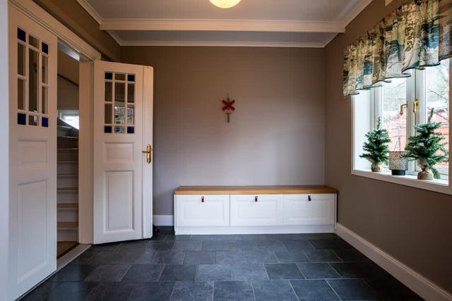 Åre skidhus exteriör, vy från balkong, bastu interiör, privat parkering