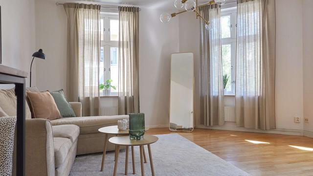 Interiör av ljus tvåsovrumslägenhet i centrala Östersund