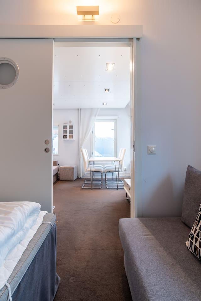 Living room with kitchenette and dining area, Åre apartment.