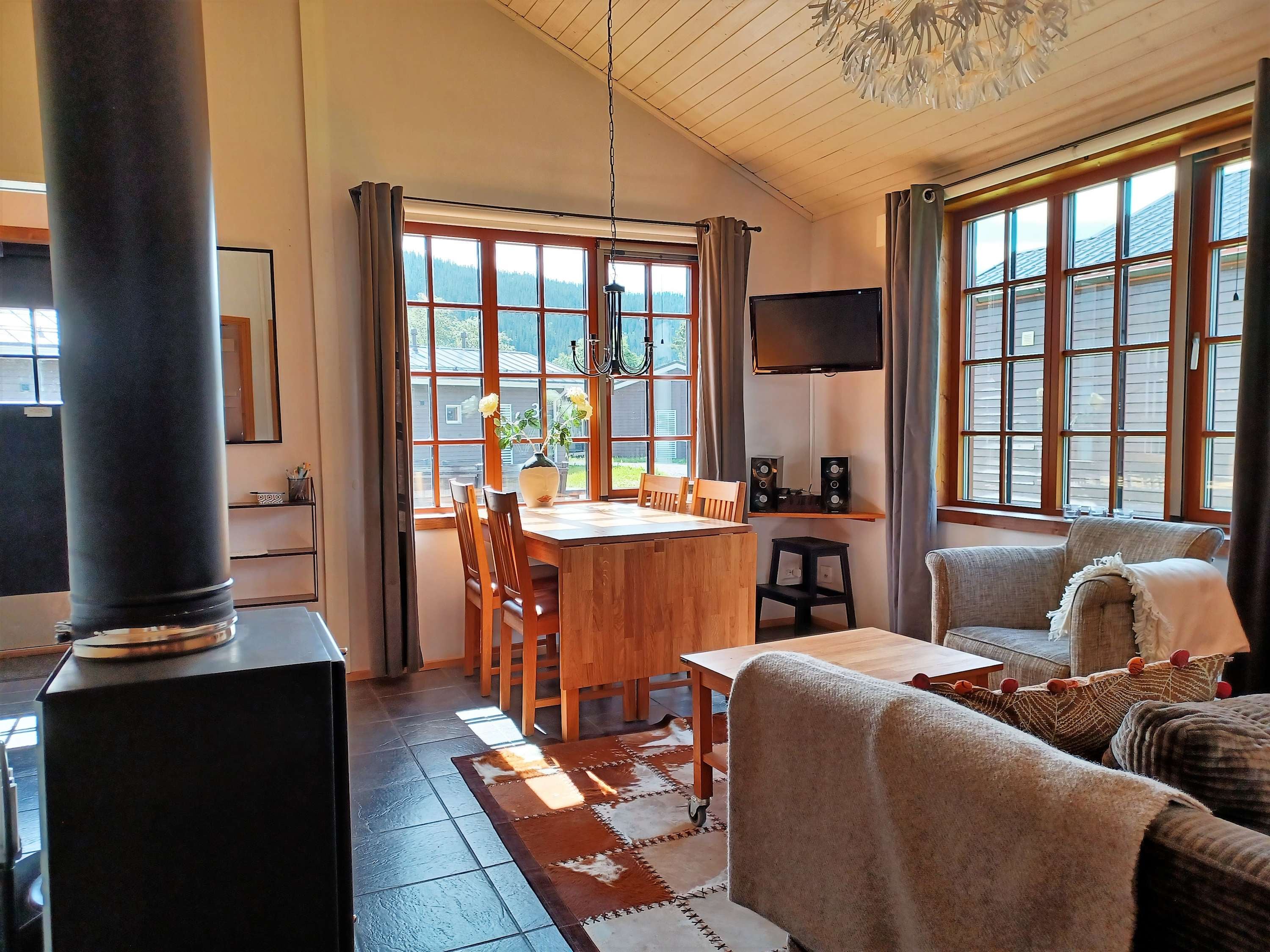 Standalone cabin near Lake Åre, close to ski lifts and Åre Square