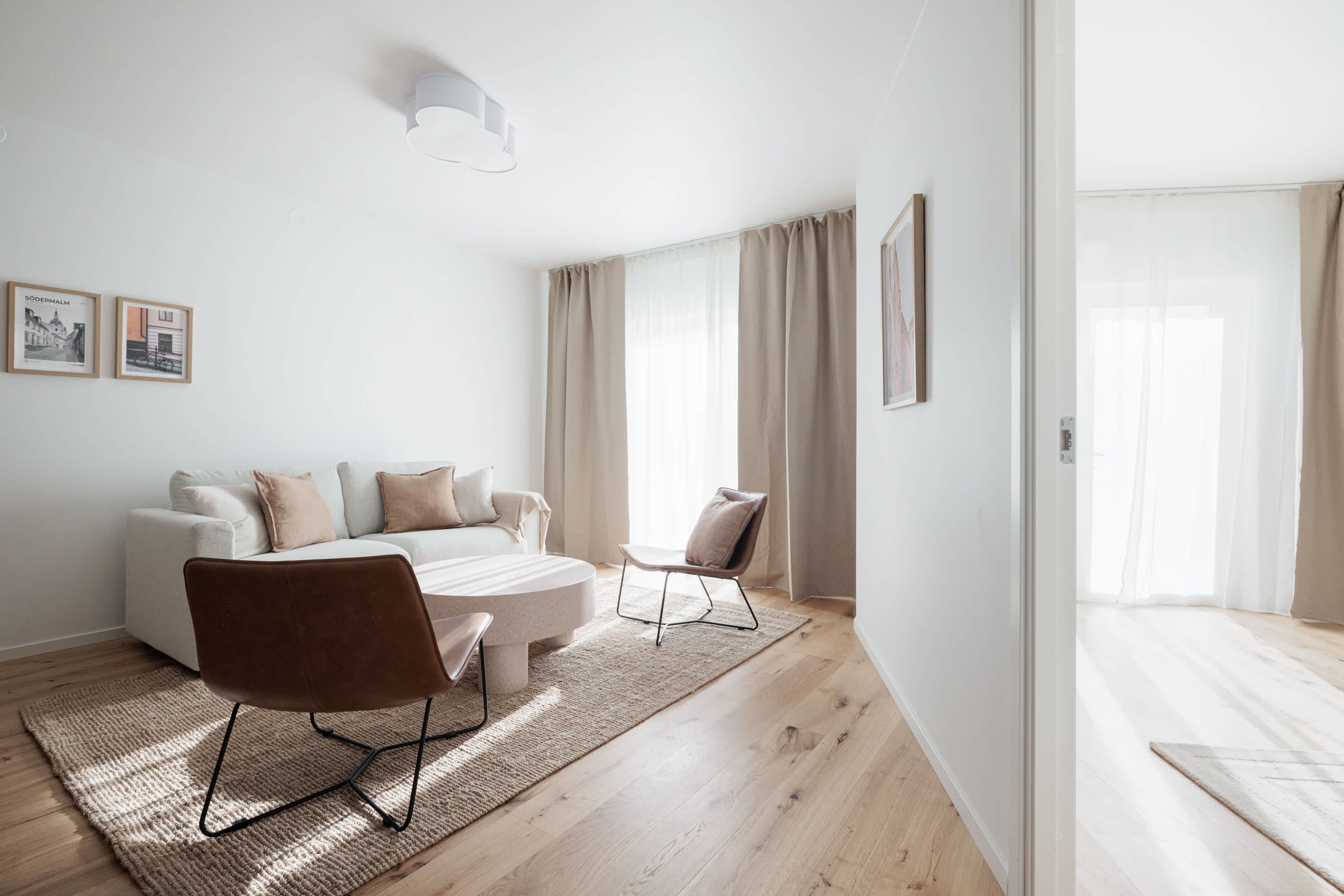 Balkongutsikt från modern SoFo-lägenhet i Södermalm, Stockholmsstad