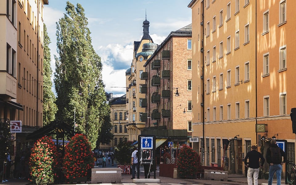 What does it cost to rent an apartment in Stockholm?