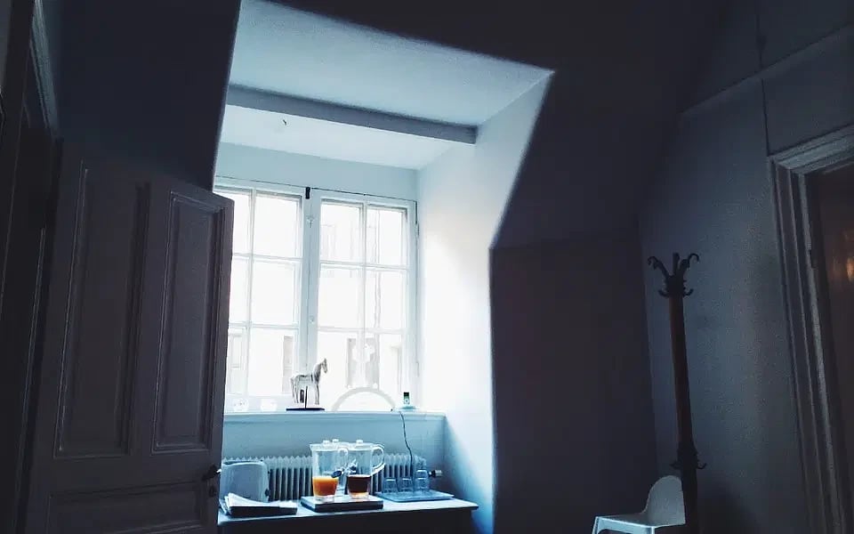 How does allowing short-term rentals affect the value of an apartment?