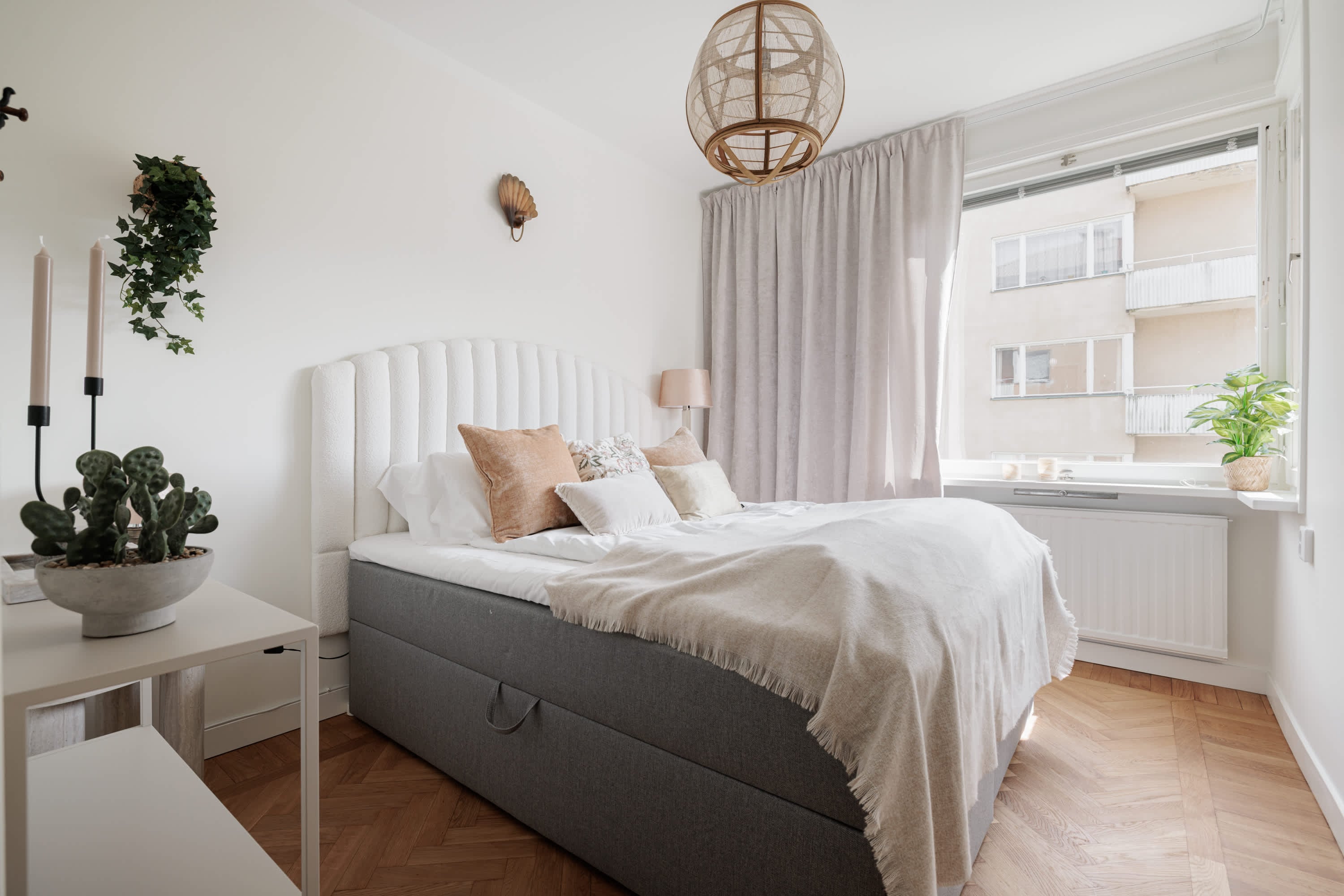 Two-bedroom apartment with double balconies in Stockholm near parks and city centre
