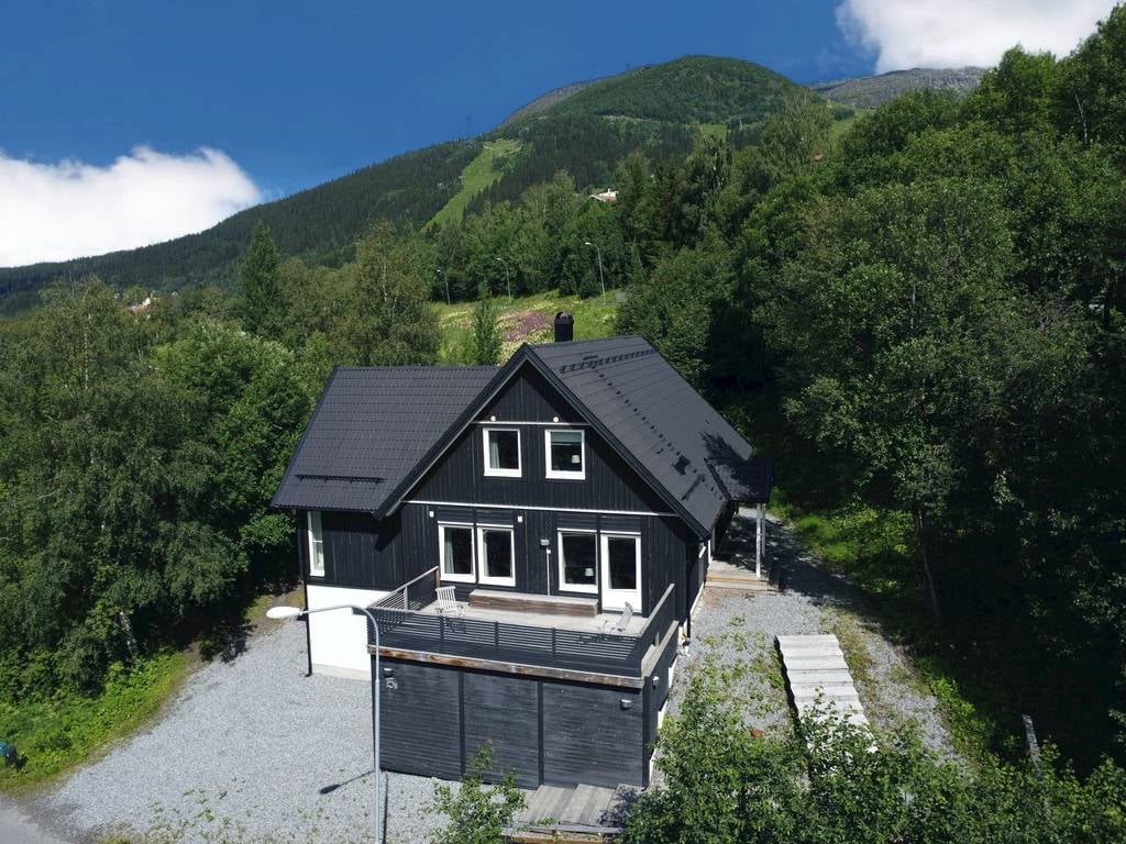 Tvåvåningshus med bergsutsikt i Åre